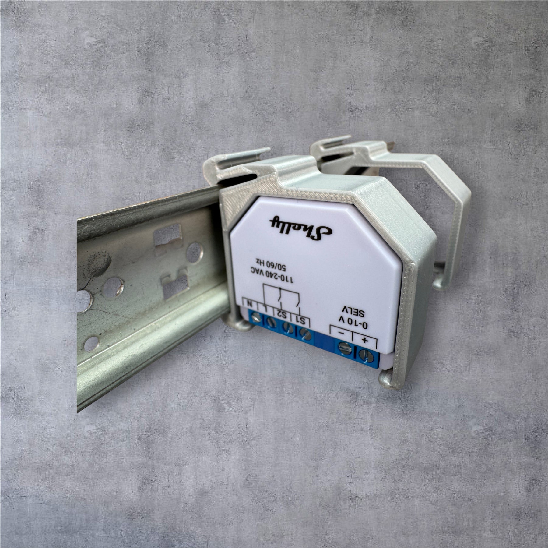 Shelly Plus 0-10V Dimmer für eine 35 mm DIN Hutschiene